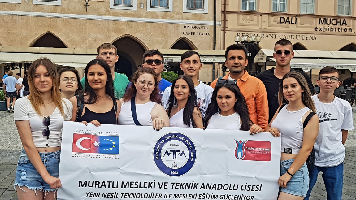 Muratlı Mesleki ve Teknik Anadolu Lisesi öğrencileri 14 günlük Avrupa stajını tamamladı.